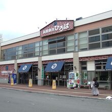 昼間は少し静かでした