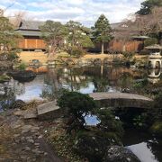 三島湧水の池泉回遊式庭園と家屋