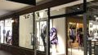 色合いが派手です