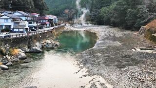 冬は川をせき止めて造った露天風呂；仙人の湯で川湯遊び／川湯温泉