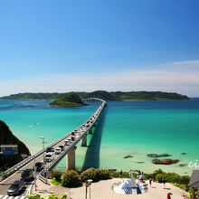 橋と海の風景。