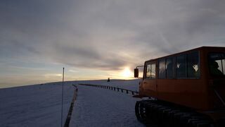 ふる里館から雪上車に揺られて観光。大雪原に沈む、美しすぎる夕陽を見られて最高でした！