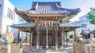 境内に背の高い木が少ないせいで神社特有の鬱蒼とした雰囲気はありません。