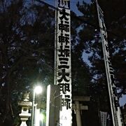 尾張国一宮を称する住宅街の中の神社