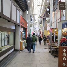 道幅も昔ながらって感じです