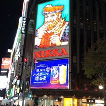 ニッカの看板（すすきのビル）