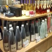 甲府駅のワインショップ　一升瓶ワインもあります