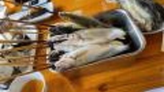 自分で鮎を焼きます。