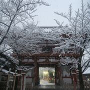 山門が見事な瀧泉寺