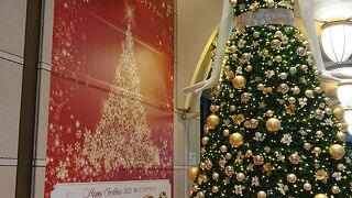 クリスマスムードたっぷりの、きらびやかな衣装