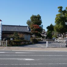 久米田池から見える久米田寺風景