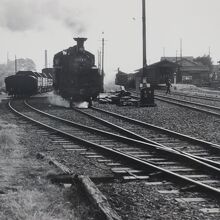 貨物列車で賑わうかつての大間々駅　大間々資料館