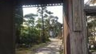 三島宿「世古本陣」の赤門が山門に