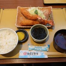 エビフライ定食（１６５０円）
