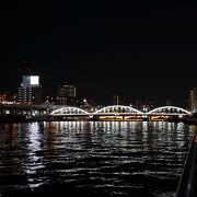 夜景が美しい三連アーチ橋