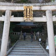 石清水八幡宮参道の麓にある小さな神社