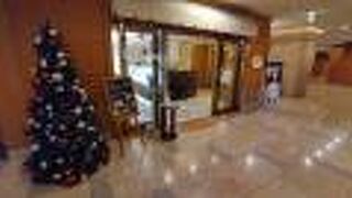 焼きたてパンや手作りサンドウィッチからケーキなどのスイーツまで販売するホテルメイドのパン屋さん