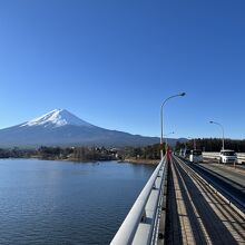 橋の上から見た富士山