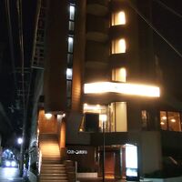 夜の外観です。