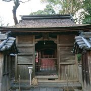 西尾城本丸跡に立地する神社