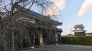 西尾市歴史公園入り口の門