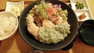 1日分の野菜が摂れるからあげ定食