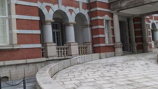 クラシカルな駅