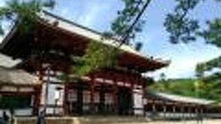 風格と貴賓ある門です