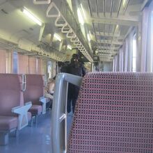 昼間の空いている車内の様子