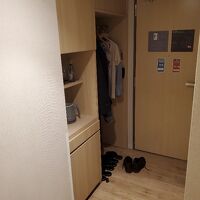 客室側から見た入り口。無駄すぎる設計