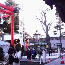 参道や拝殿周辺などどこもかしこもかなりの賑わいでした