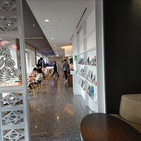 4階のフロントとゲストラウンジ。