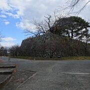 舞鶴公園第一駐車場　天守台にのぼるにはこの駐車場