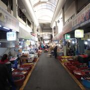 地下鉄駅から近い釜田市場