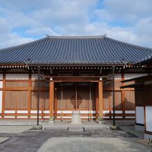 本堂は新しい建物だ