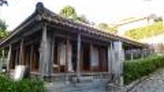 石畳道の途中にある休憩所