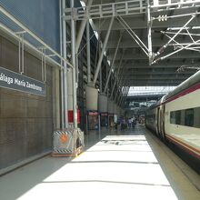 マラガマリアサンブラーノ駅に到着