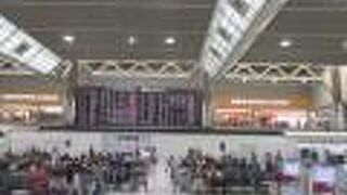 搭乗口までかなり歩かされました