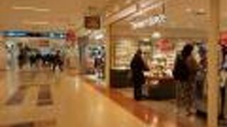 横浜駅東口からエスカレーターで地下街へ　ポルタで買い物