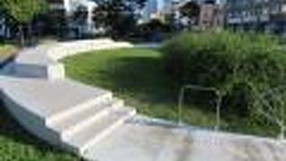 白い大きな輪っか