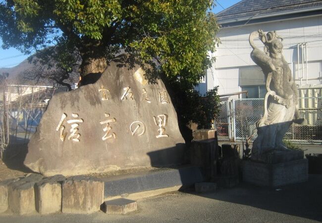 2021年12月現在、宝石庭園は改装中でした。