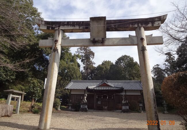 キトラ古墳周辺地区の一角にある神社です。