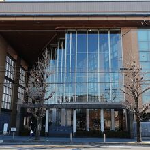 河原町通り沿いにある