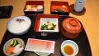 宿の朝食でした