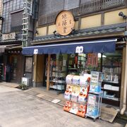 伝法院通りにある古書店