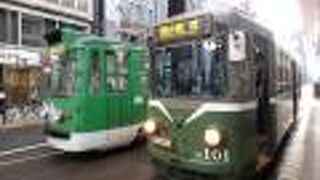 ループ化した路面電車で札幌の町並みを楽しむ
