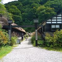 入口から見ると時代村のような雰囲気だ