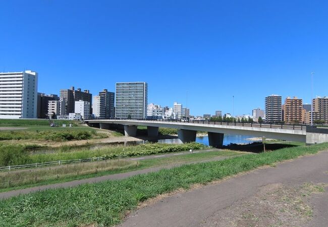 道道札幌夕張線が通りますが、特に特徴は感じませんでした