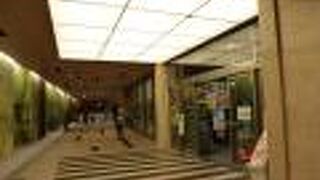 六本木駅と地下道で直結しているのが良いです