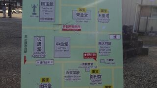 早朝に行きました。すごく静かで厳かな雰囲気で、圧倒されたし癒やされました。